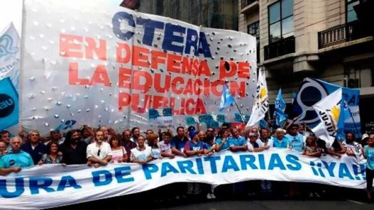 Paro nacional de CTERA: la policía desalojó a los manifestantes y liberó el Congreso