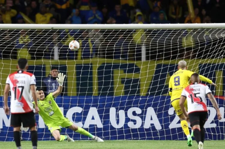 Boca debutó en la Copa Sudamericana con un empate en Nacional Potosí