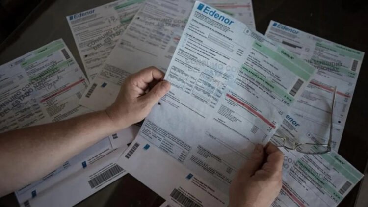 Una familia tipo gasta más del 10% de su salario para pagar los servicios básicos del AMBA