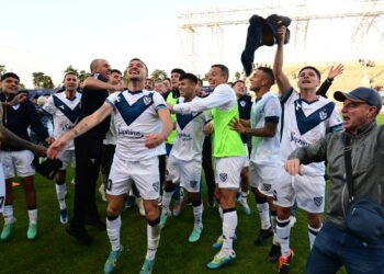 Vélez, primer finalista del fútbol argentino