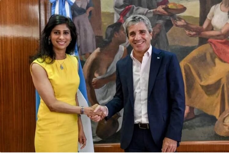 El Gobierno acordó con el FMI y podría recibir 800 millones de dólares