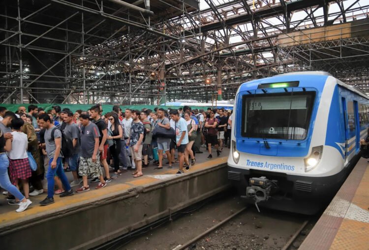 Los trenes circulan con demoras y cancelaciones por una inusual medida de fuerza