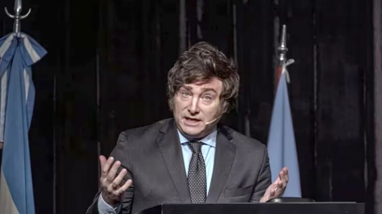 Milei vuelve a defender su plan económico frente a empresarios tras el debate por el atraso cambiario