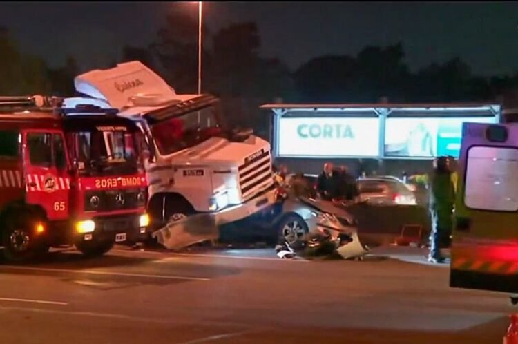 Accidente fatal en la Panamericana: hay 2 muertos y un menor internado tras un choque múltiple