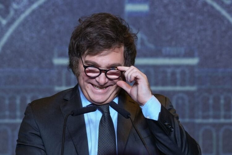 Javier Milei evalúa sacar dos reformas clave por decreto en caso de que se caiga la Ley Bases en el Senado