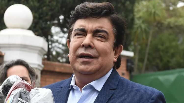 Denunciaron a Fernando Espinoza por el uso de recursos públicos en el abuso sexual a su secretaria