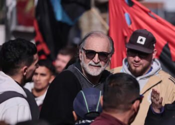 Piqueteros cortan Puente Pueyrredón: protestan por la falta de distribución de alimentos