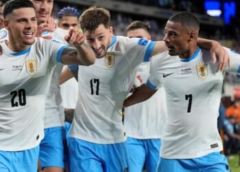 Uruguay enloqueció a Bolivia con goleada y apunta a cuartos de final