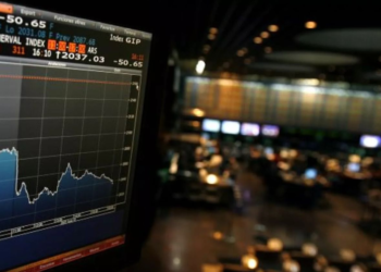 Mercados alterados: bajan el dólar blue y los financieros, pero el riesgo país supera los 1.600 puntos