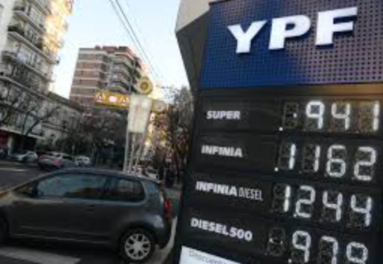 YPF aplicó otro aumento en la nafta y el gasoil en CABA