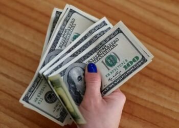 A cuánto llegarán el dólar y la inflación a fin de este año según analistas locales e internacionales