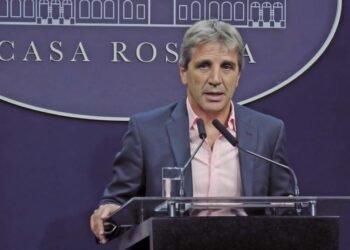 Caputo apuntó contra los gobernadores K