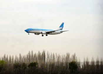 El gobierno de Milei vuelve a impulsar en el Congreso privatización de Aerolíneas Argentinas