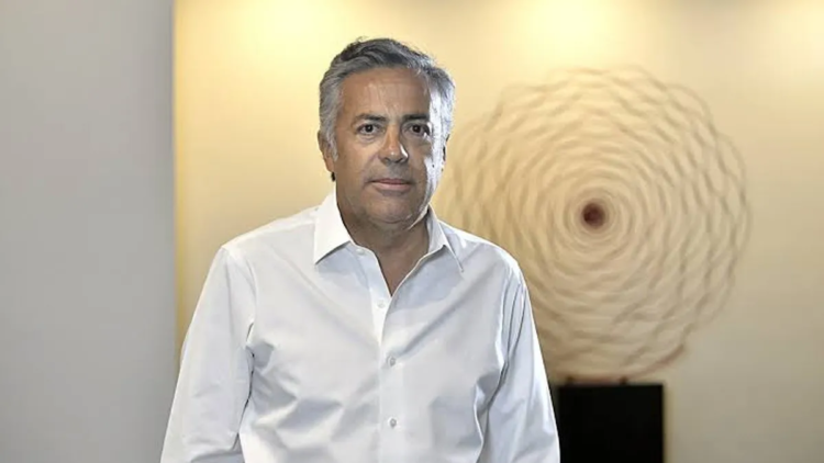 El gobernador de Mendoza criticó la suspensión de cuatro diputados radicales