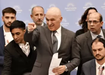 El gobierno con el apoyo del PRO, de los radicales y el bloque libertario logró firmar los dictámenes para avanzar con la privatización de Aerolíneas Argentinas