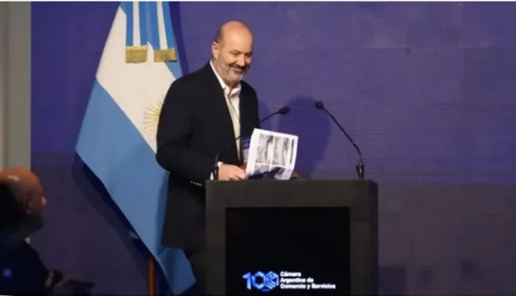 El fuerte reclamo de Sturzenegger a los empresarios en IDEA: “Nunca más nos pidan bajar impuestos”