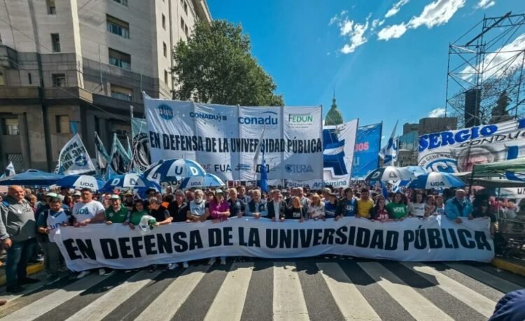 Veto Universitario: Gremios universitarios van al paro de 24 horas