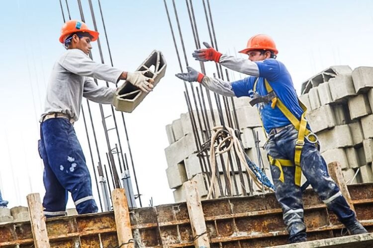 El empleo en la construcción se recupera lentamente pero aún sigue en niveles muy bajos comparado con otros períodos