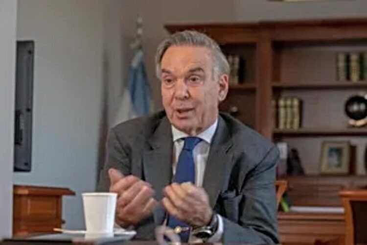 Pichetto rechazó la postura de Milei al calificar las propuestas legislativas como un “golpe de Estado”