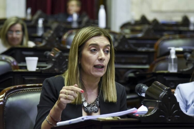 Danya Tavela: “Están haciendo todo lo posible para que los chicos se vayan del país”