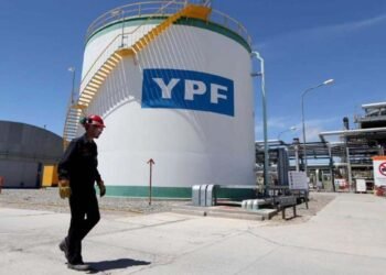Mega acuerdo de Y.P.F con una petrolera para vender Gas Natural Licuado