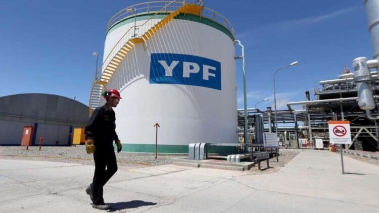 Mega acuerdo de Y.P.F con una petrolera para vender Gas Natural Licuado