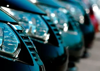 3 reconocidas automotrices de la Argentina trabajarán el lunes feriado con el fin de recuperar su producción