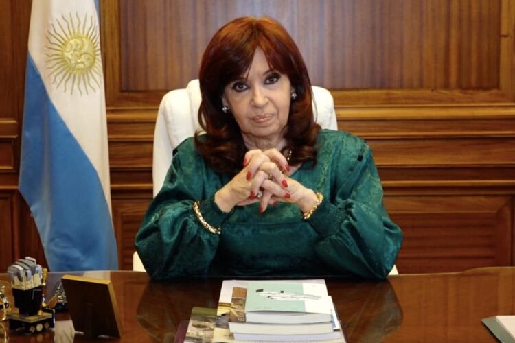 Cristina Kirchner se presentó en Comodoro Py para notificarse de la ratificación de la condena en la Causa Vialidad
