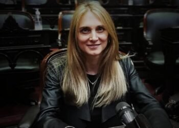 El radicalismo redobla la apuesta y pide que el Congreso la elimine por ley la jubilación de CFK