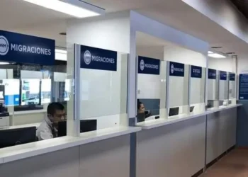 El Gobierno anunció que se cobrará la salud y la educación universitaria a los extranjeros