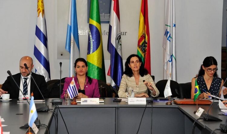 Mercosur: Caputo pidió liberar los acuerdos de libre comercio