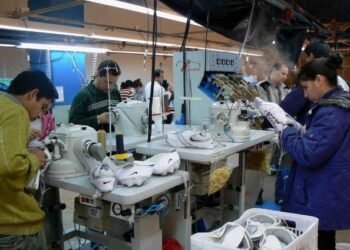 Mal comienzo de año para fábrica de calzado que produce para Adidas y despide a sus 360 trabajadores