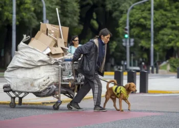 La pobreza en CABA volvió a bajar y llegó a 868.000 personas en el último trimestre de 2024