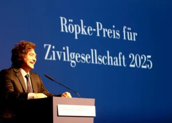 En el cierre de su gira, Javier Milei recibió el “Premio Röpke”