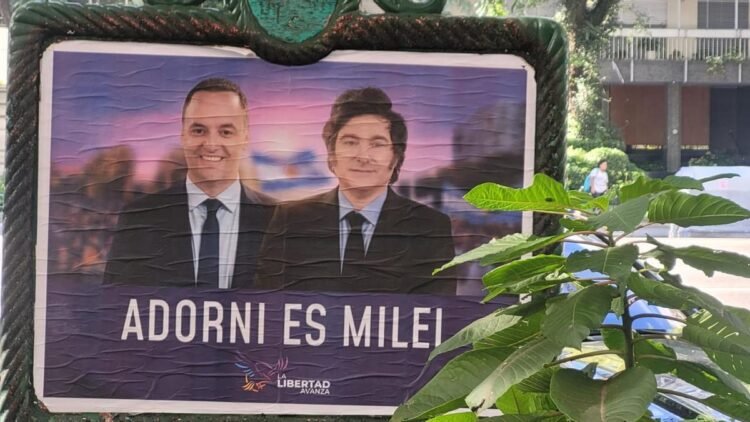Milei y Adorni en cierre de campaña de LLA