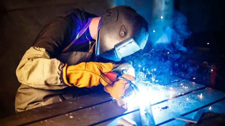 Marzo negro para salario real privado y empleo formal.