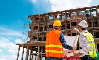 Costos de construcción suben 3,1% por alzas salariales.