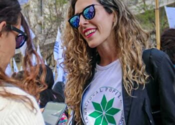Escrache a Espert: Abaigar con prisión domiciliaria.