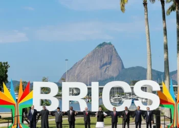 Cumbre BRICS: Lula propone divisa alternativa al dólar.