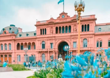 Casa Rosada crítica: Cierres, fin súper poderes y Congreso tenso.