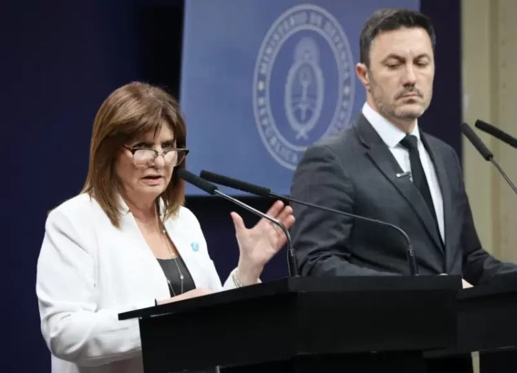 Patricia Bullrich: así controlará las redes sociales.