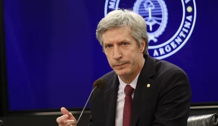 Desarme de LEFI: Bausili habla de equilibrio monetario.