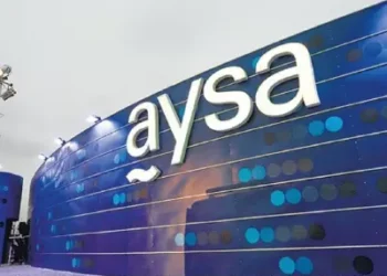 Anuncian privatización de la empresa AySA.