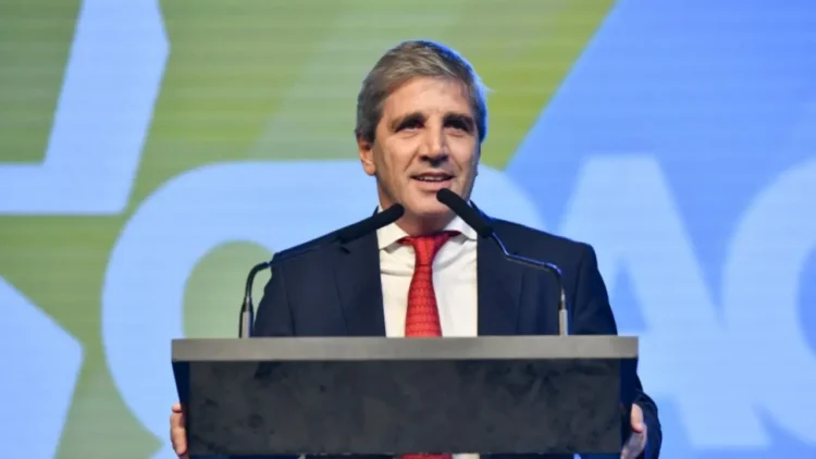 El pedido de Caputo al campo: esperar por las retenciones.