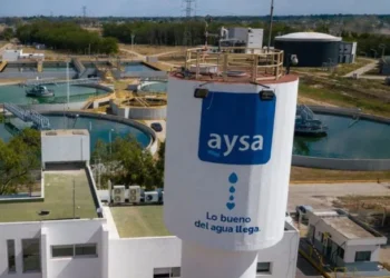Gobierno avanza en privatizar AYSA: cortes y nuevo marco.