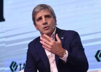 Plazos fijos: Caputo eleva tasas por encima de inflación, contra FMI.