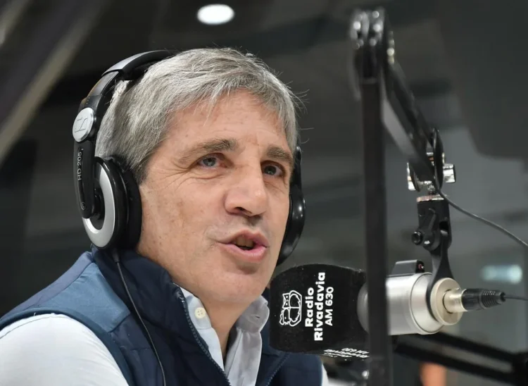 Para Caputo, alza del dólar es “exageración”.