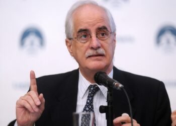 Jorge Taiana arremete contra Milei por “degradación democrática”.