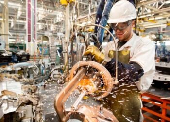 Caída industrial: Actividad con cifras de 2007 tras 4 meses.