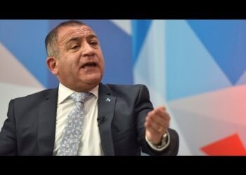 Juez, directo: “Hay que aprender a votar”